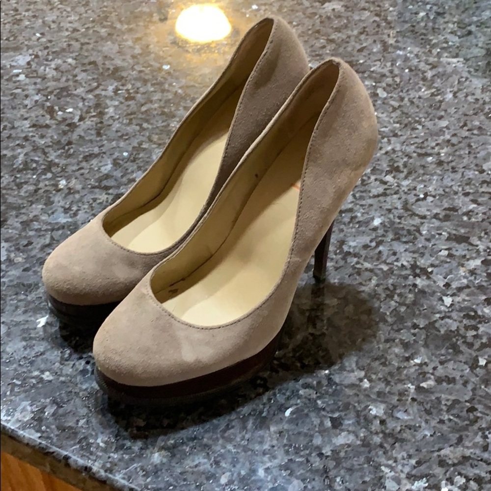Size 8 suede taupe pumps